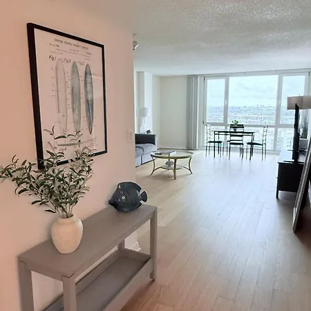Oceanfront Bliss, Beach & Marina Views, Roomy 1Br